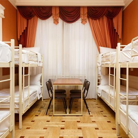 Hostel Suputnyk Lviv Buitenkant foto