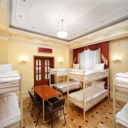 Hostel Suputnyk Lviv Buitenkant foto