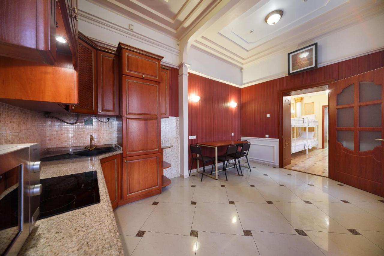 Hostel Suputnyk Lviv Buitenkant foto