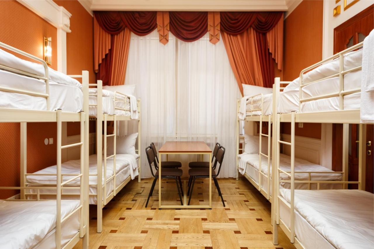 Hostel Suputnyk Lviv Buitenkant foto