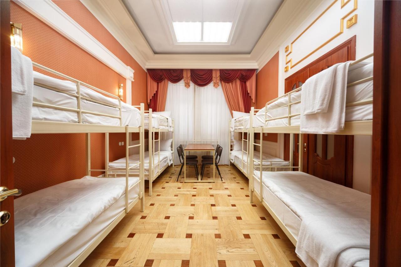Hostel Suputnyk Lviv Buitenkant foto