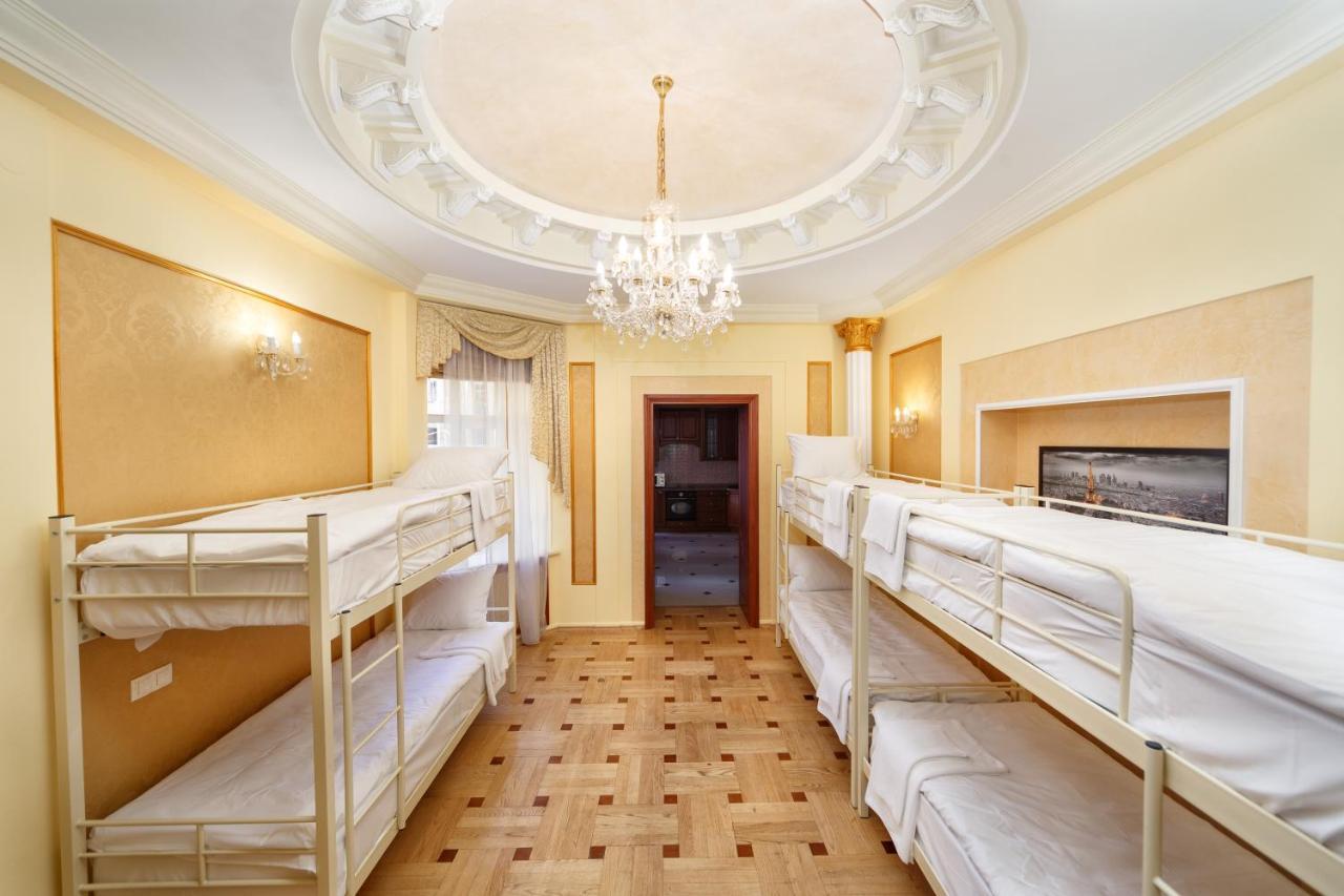 Hostel Suputnyk Lviv Buitenkant foto