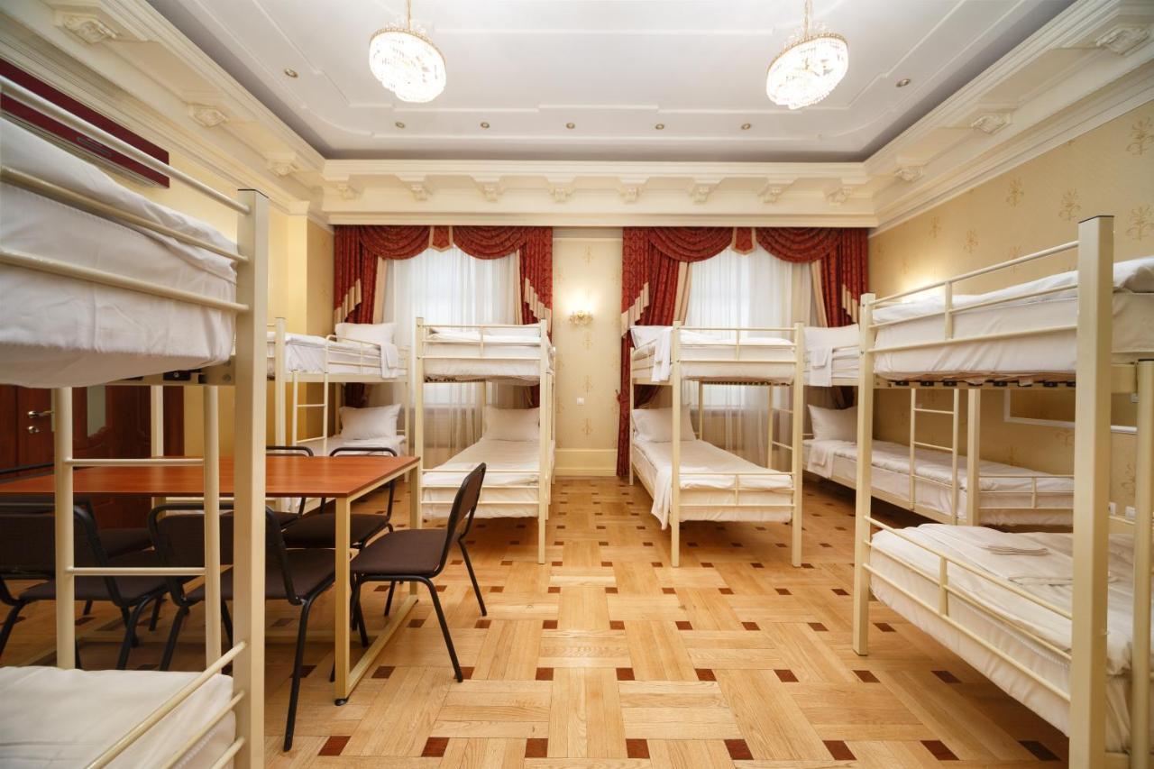 Hostel Suputnyk Lviv Buitenkant foto